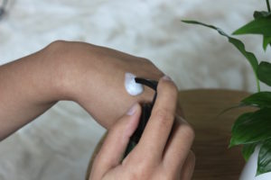 Texture du sérum Overnight Infusion de Kin Cosmetics
